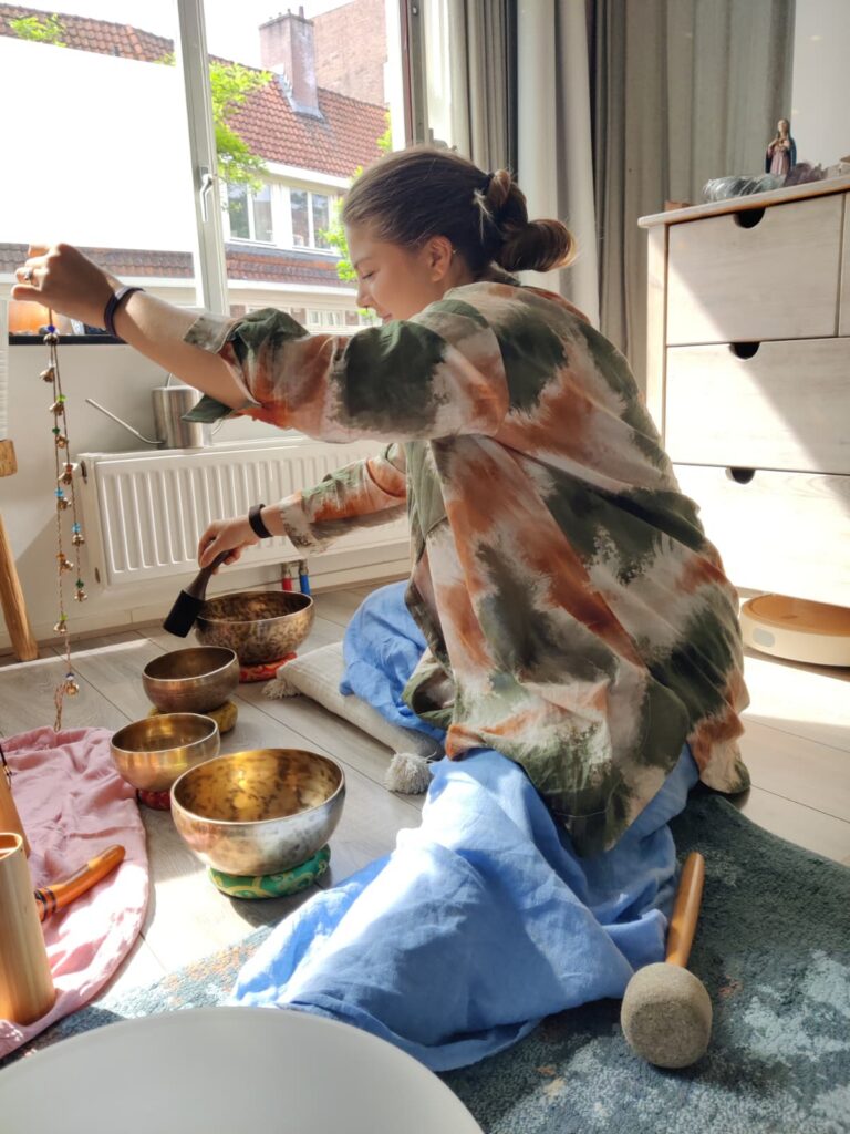 Participant learning how to create a flow for the sound bath session