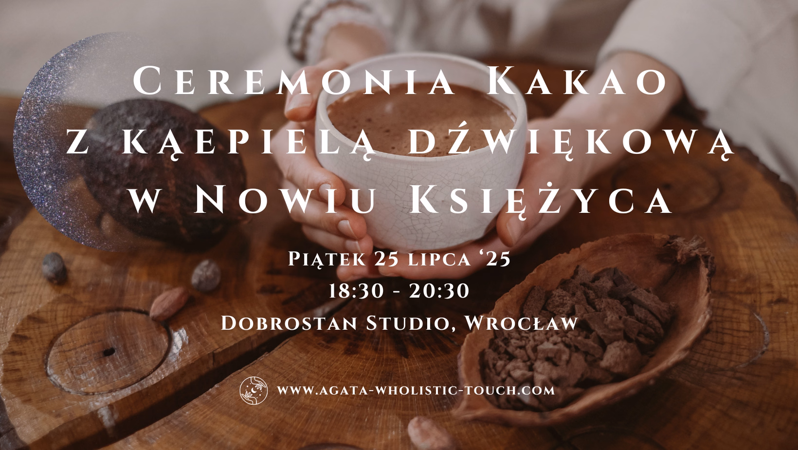 "Ceremonia Kakao z Kąpielą Dźwiękową w Nowiu Księżyca" poster with hands holding a cup of cacao and a bowl of cacao beans